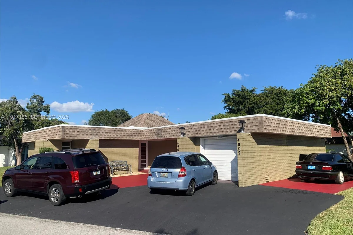 4802 Bayberry Ln, Tamarac: photo 1 of 24
