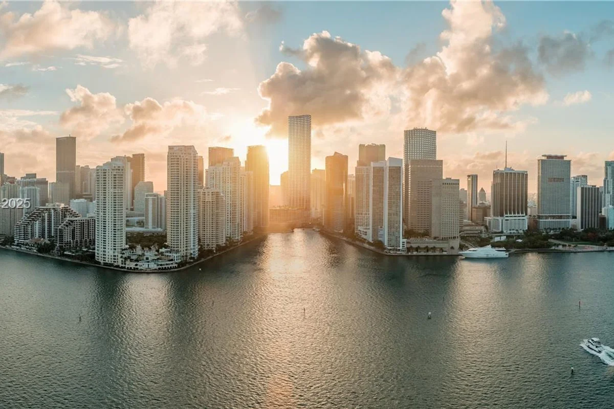 99 SE 5th St #UPH7201, Miami: photo 1 of 28