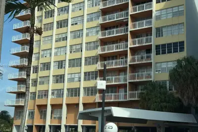 2025 NE 164th St #605, North Miami Beach: photo 1 of 7