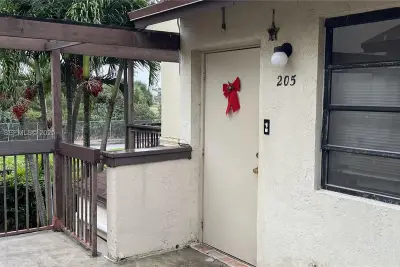 455 NW 210th St #205, Miami Gardens: photo 1 of 6