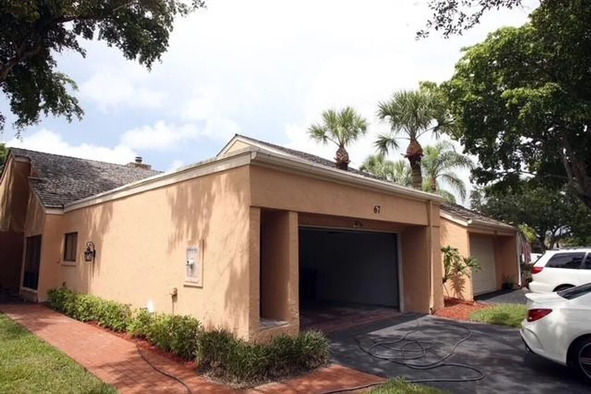 67 Balfour Rd, Palm Beach Gardens: photo 1 of 10