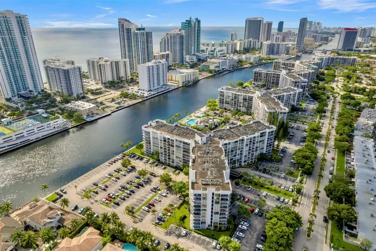 1000 Parkview Dr #518, Hallandale Beach: photo 1 of 31