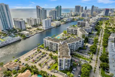 1000 Parkview Dr #518, Hallandale Beach: photo 1 of 31