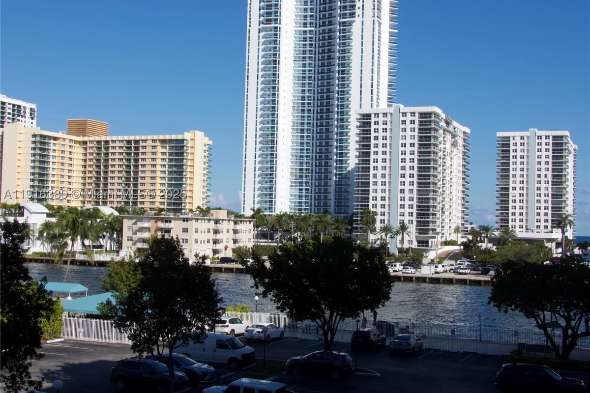 800 Parkview Dr #402, Hallandale Beach: photo 1 of 23