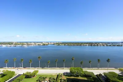 1801 S Flagler Dr #Ph 11, West Palm Beach: photo 1 of 17
