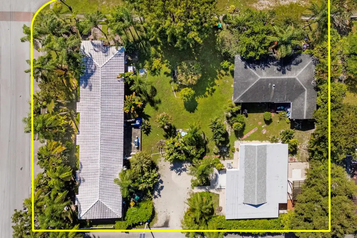 302 SW 15th St, Dania Beach: photo 1 of 69