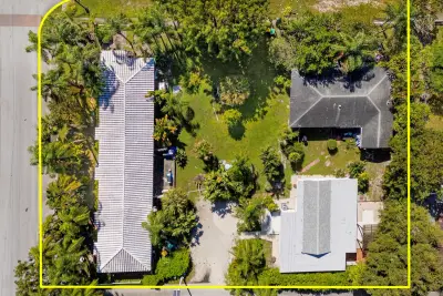 302 SW 15th St, Dania Beach: photo 1 of 69