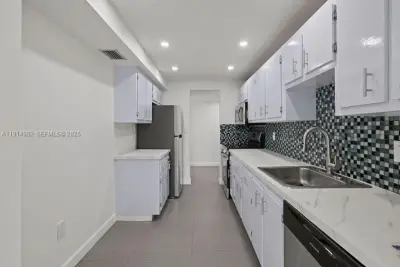 4174 Inverrary Dr #902, Lauderhill: photo 1 of 19