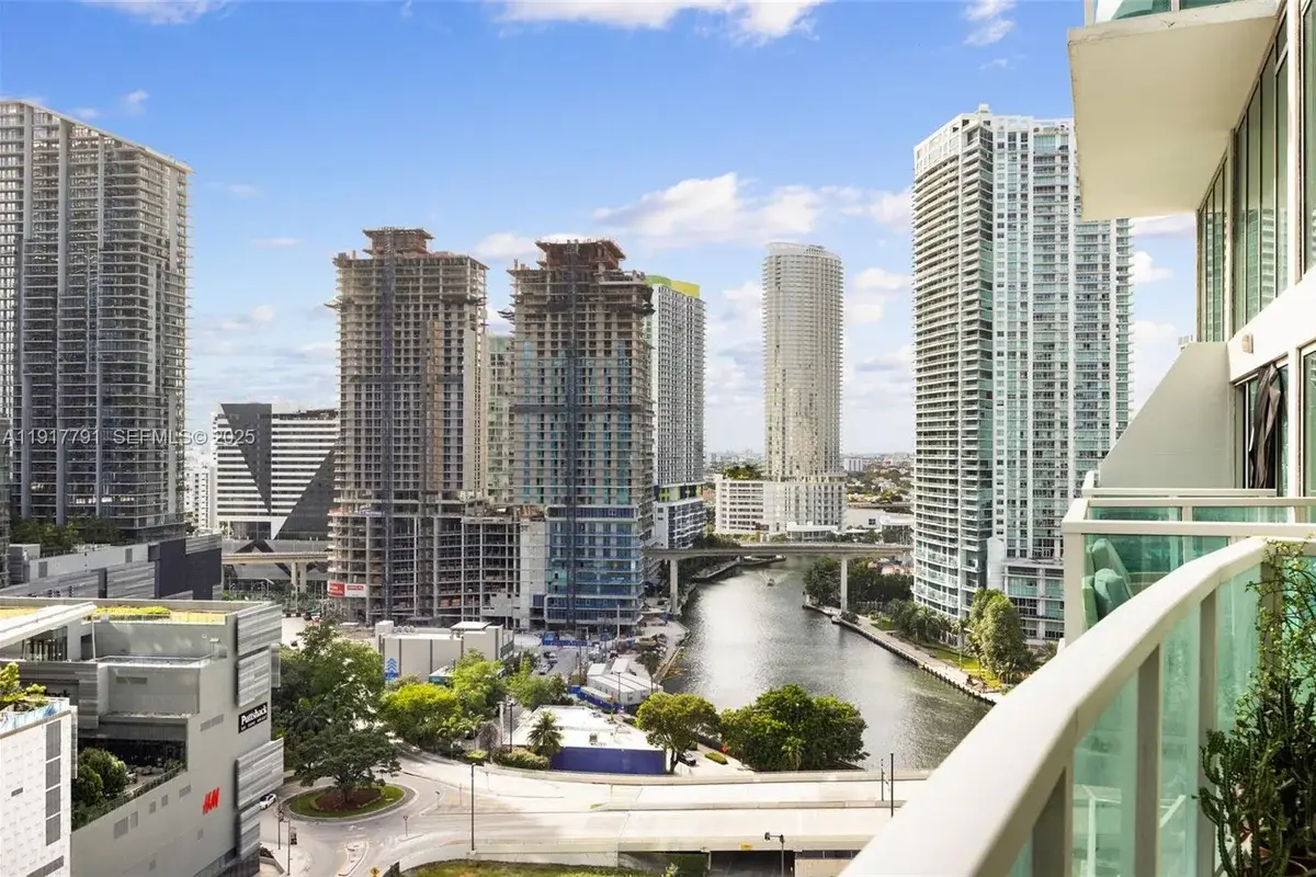 41 SE 5th St #1210, Miami: photo 1 of 15