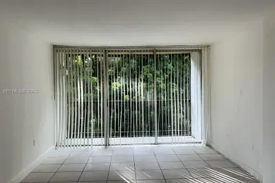 8860 Fontainebleau Blvd #403, Miami: photo 1 of 13