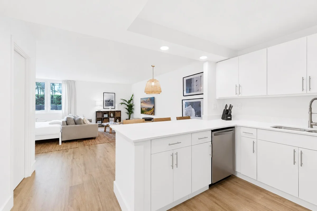 2301 Collins Ave #323, Miami Beach: photo 1 of 32