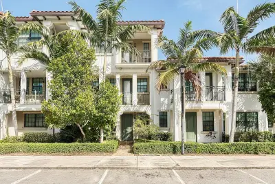 11303 SW 15th St, Pembroke Pines: photo 1 of 32