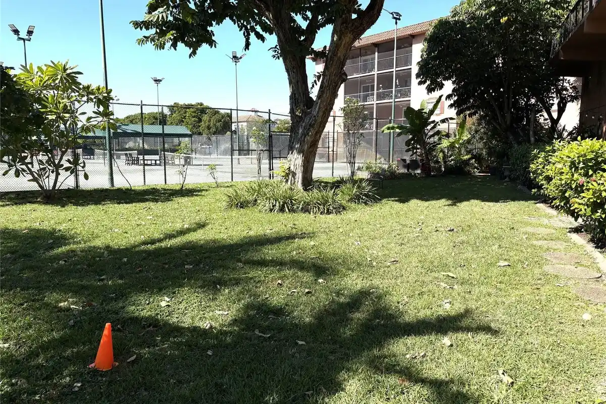 620 Tennis Club Dr #105, Fort Lauderdale: photo 1 of 35