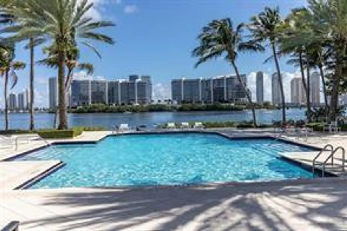 3205 NE 184th St #9304, North Miami Beach: photo 1 of 22