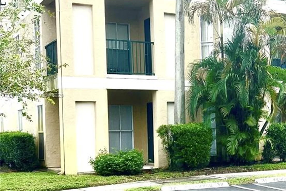 977 Riverside Dr #211, Coral Springs: photo 1 of 8