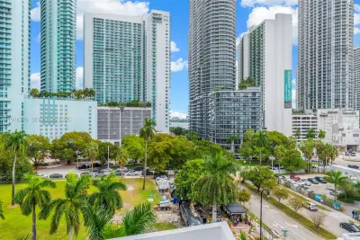 275 NE 18th St #708, Miami: photo 1 of 34