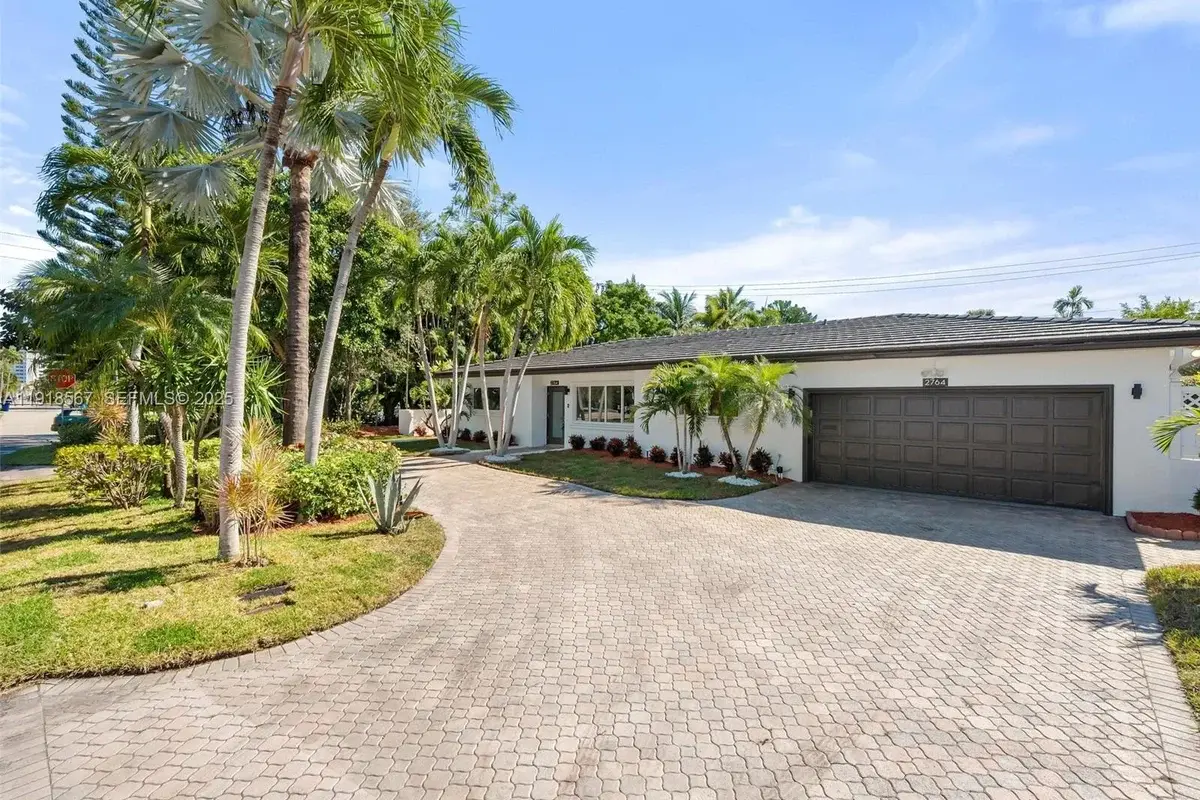 2764 NE 35th St, Fort Lauderdale: photo 1 of 39