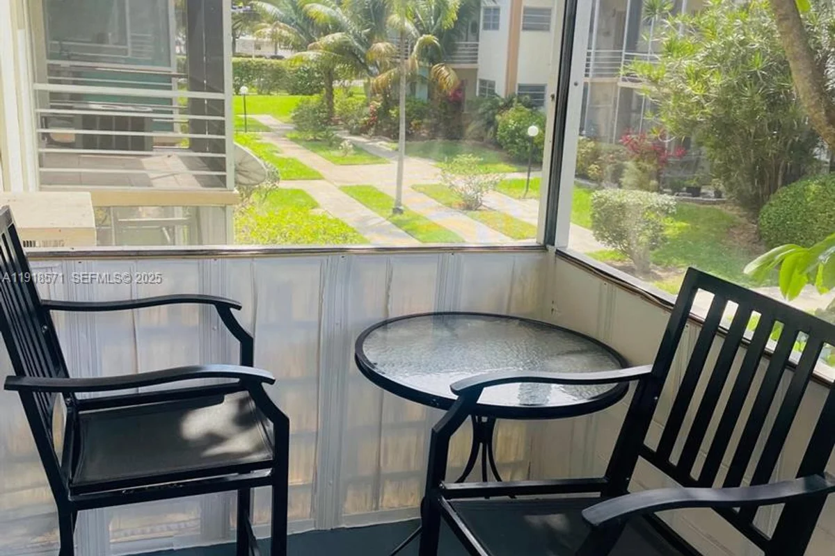 1355 NE 167th St #209, Miami: photo 1 of 15