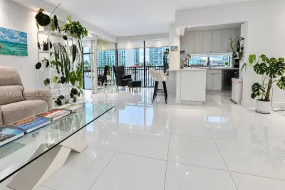 16909 N Bay Rd #716, Sunny Isles Beach: photo 1 of 39