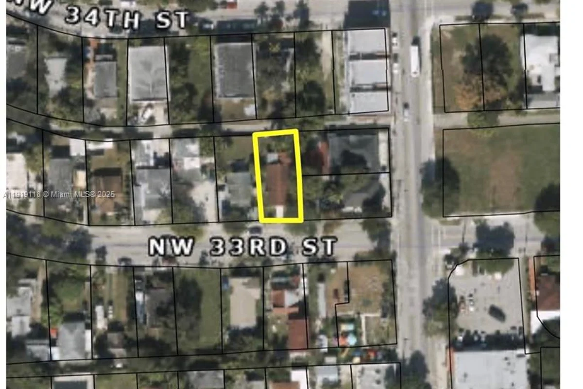 221 NW 33rd St, Miami: photo 1 of 1