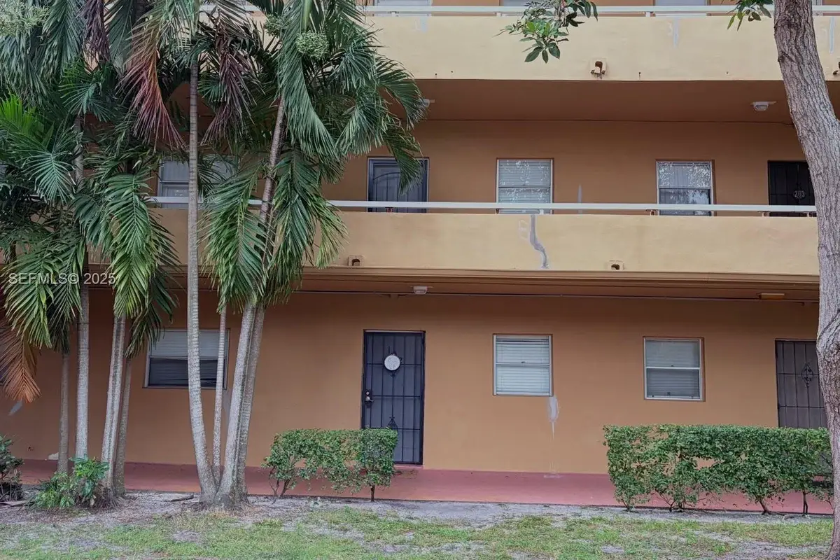 4111 Stirling Rd #102, Dania Beach: photo 1 of 13