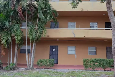 4111 Stirling Rd #102, Dania Beach: photo 1 of 13