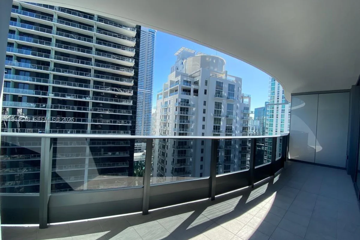 1000 Brickell Plz #3207, Miami: photo 1 of 23