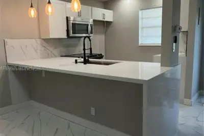5102 NW 36th St #605, Lauderdale Lakes: photo 1 of 17