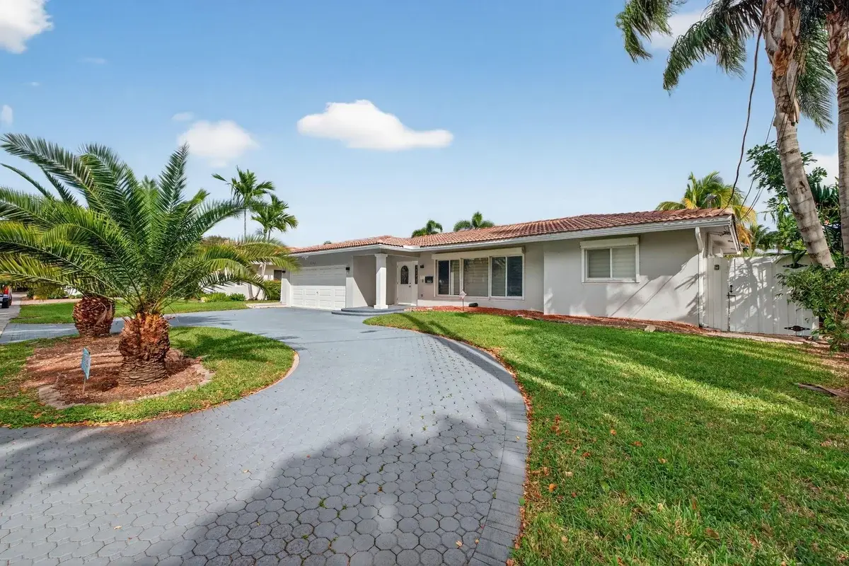 5950 NE 28th Ave, Fort Lauderdale: photo 1 of 83