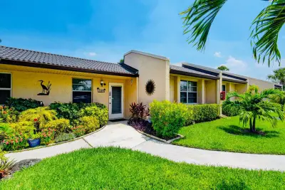 159 Lake Meryl Dr, West Palm Beach: photo 1 of 23