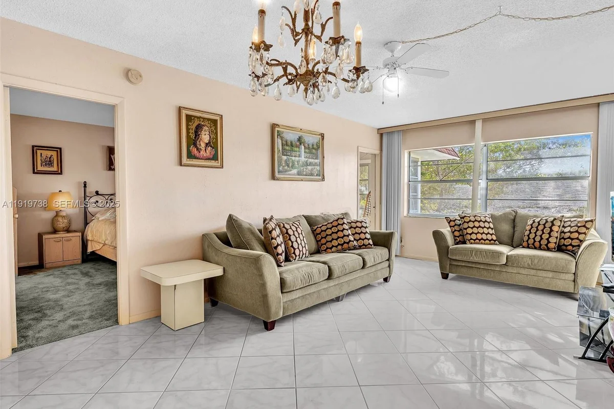 5102 NW 36th St #607, Lauderdale Lakes: photo 1 of 29