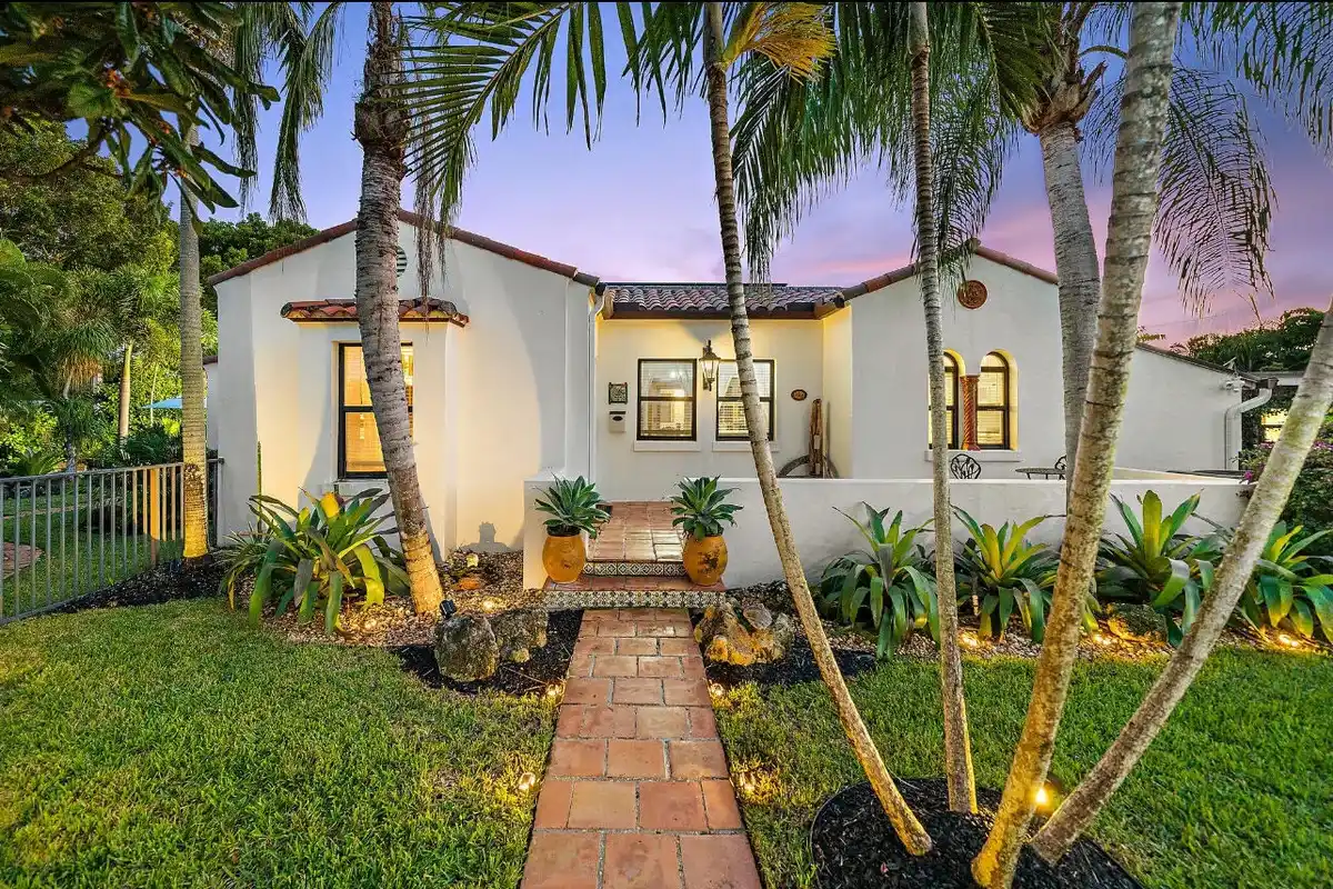 400 33rd St, West Palm Beach: photo 1 of 70
