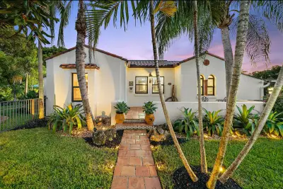400 33rd St, West Palm Beach: photo 1 of 70