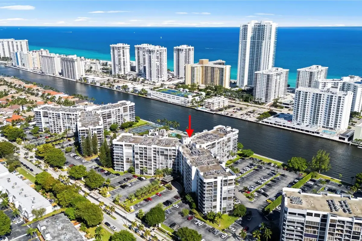 800 Parkview Dr #718, Hallandale Beach: photo 1 of 30