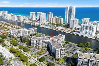 800 Parkview Dr #718, Hallandale Beach: photo 1 of 30