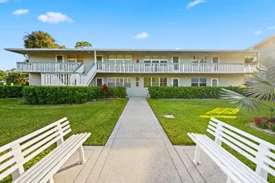 380 Sheffield P, West Palm Beach: photo 1 of 22