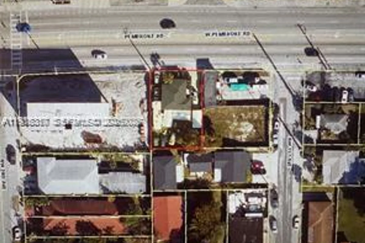 107 W Pembroke Rd, Hallandale Beach: photo 1 of 22