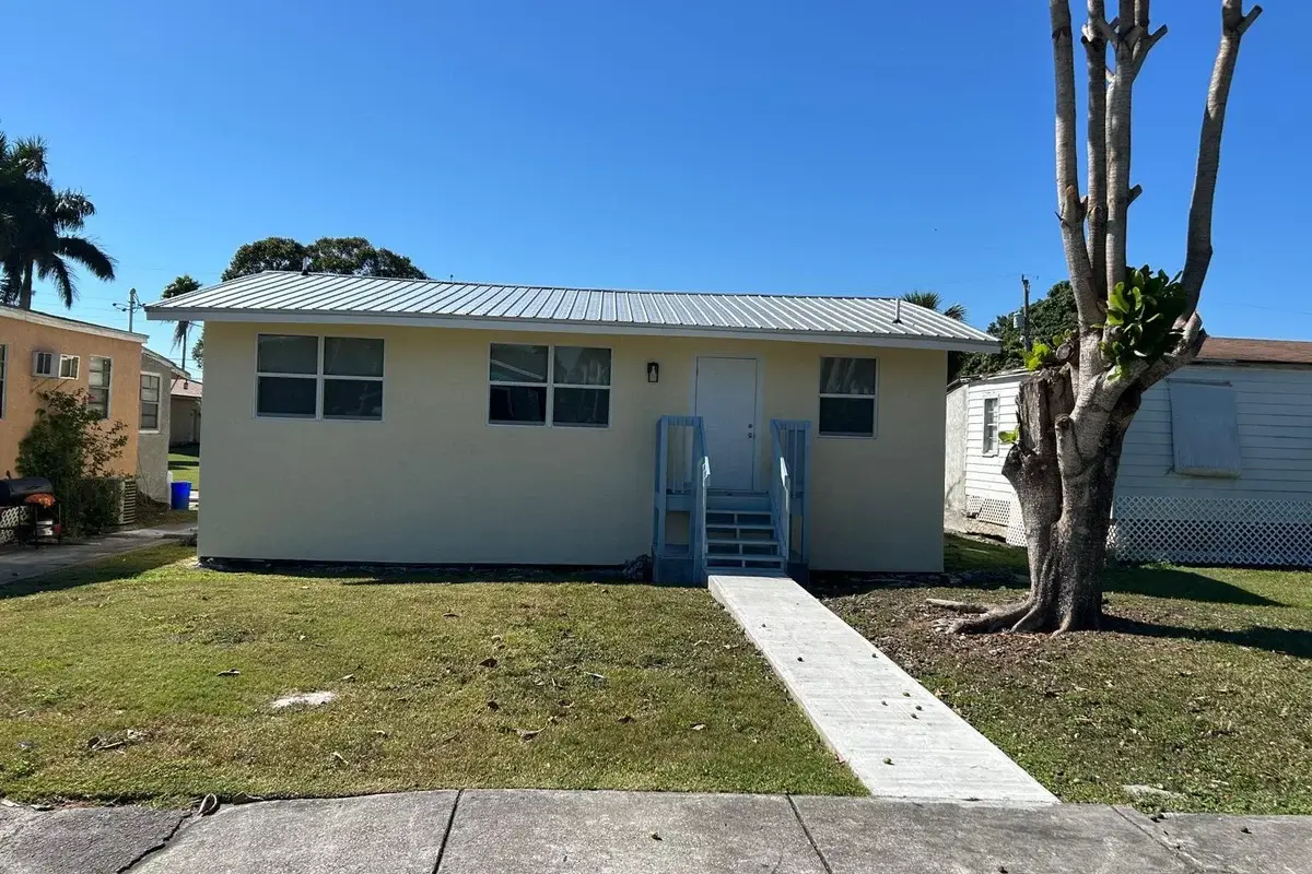 371 Banyan Ave, Pahokee: photo 1 of 18