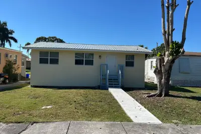 371 Banyan Ave, Pahokee: photo 1 of 18