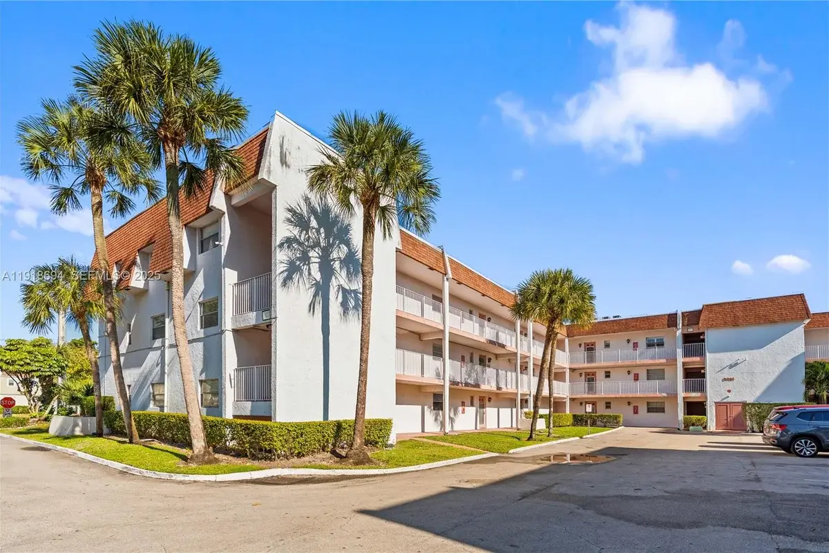 8000 Lagos De Campo Blvd #A-104, Tamarac: photo 1 of 18