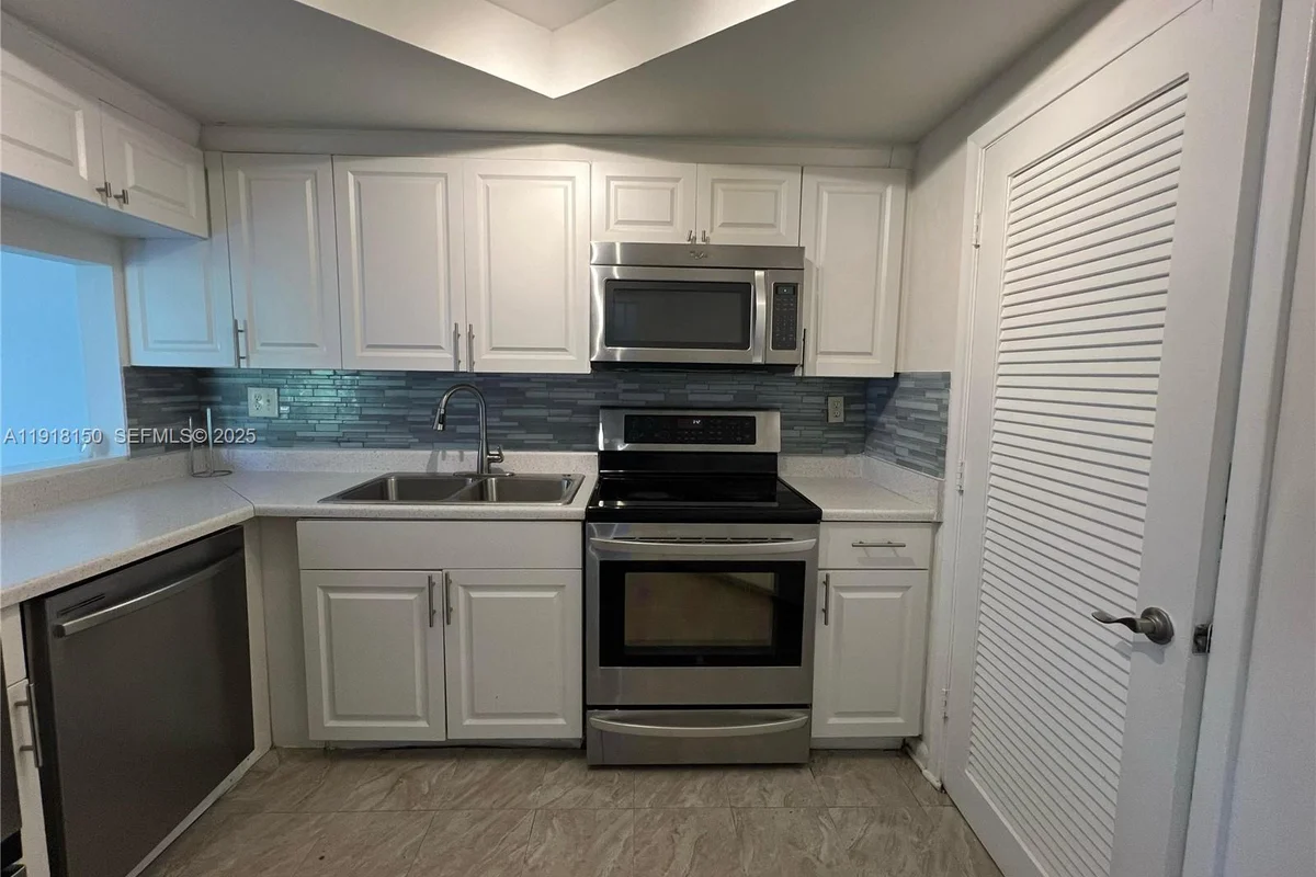 721 SE 1st Way #B18, Deerfield Beach: photo 1 of 22