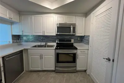 721 SE 1st Way #B18, Deerfield Beach: photo 1 of 22