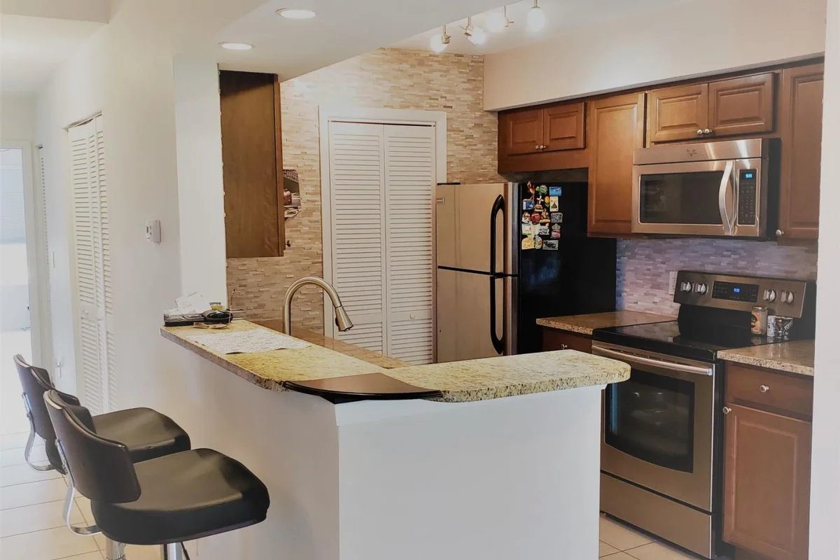 815 W Boynton Beach Blvd #15-204, Boynton Beach: photo 1 of 11