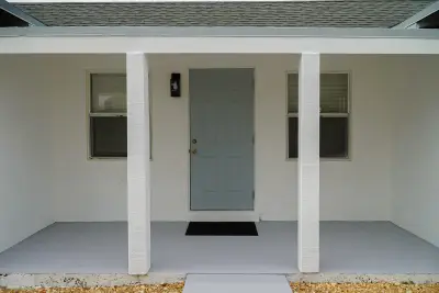 908 W 5th St, Riviera Beach: photo 1 of 40