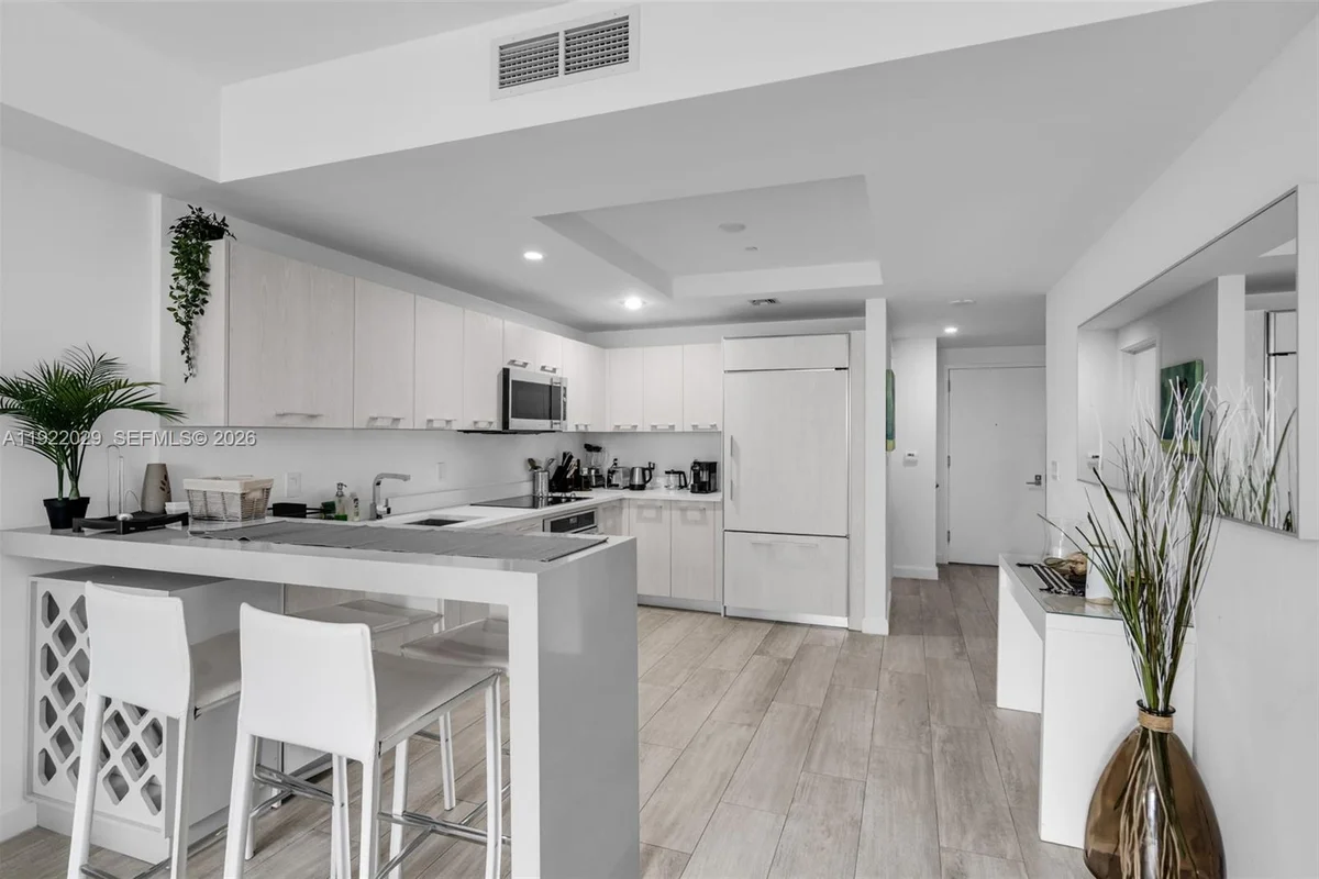 55 SW 9th St #1705, Miami: photo 1 of 28