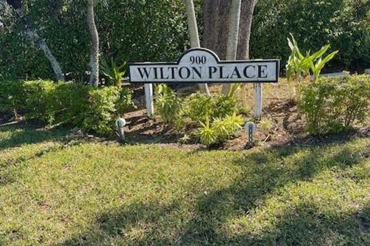900 NE 26 St #15, Wilton Manors: photo 1 of 11
