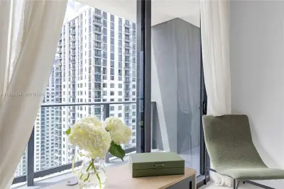 159 NE 6th St #3002, Miami: photo 1 of 89