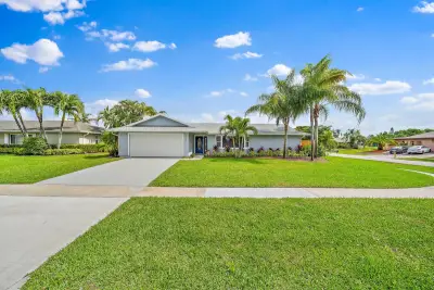 1342 Essex Dr, Wellington: photo 1 of 58