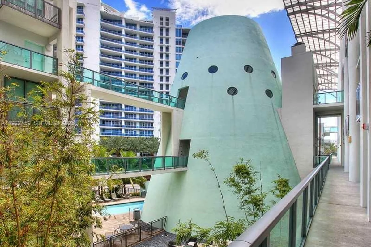 6000 Collins Ave #521, Miami Beach: photo 1 of 27
