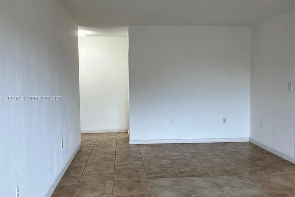 13500 NE 3rd Ct #402, North Miami: photo 1 of 11
